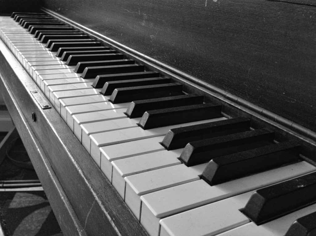 bw_piano-434370